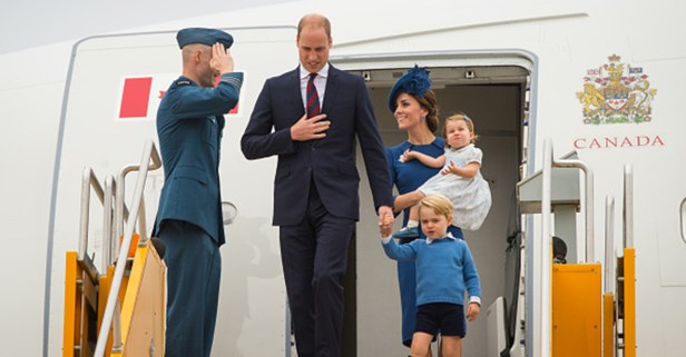 VICTORIA, BC - SEPTEMBER 24: Prince William, Duke of Cambridge, Catherine, Duchess of Cambridge, Prince George of Cambridge and Princess Charlotte of Cambridge arrive at Victoria International Airport on September 24, 2016 in Victoria, Canada. (Photo by Dominic Lipinski-Pool/Getty Images)