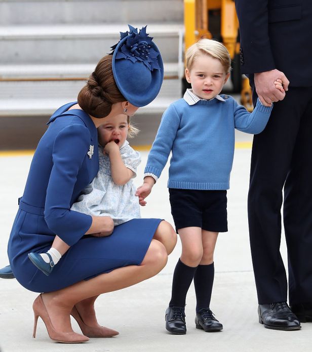 VICTORIA, BC - SEPTEMBER 24: Catherine, Duchess of Cambridge, Princess Charlotte of Cambridge aand Prince George rrive at the Victoria Airport on September 24, 2016 in Victoria, Canada. Prince William, Duke of Cambridge, Catherine, Duchess of Cambridge, Prince George and Princess Charlotte are visiting Canada as part of an eight day visit to the country taking in areas such as Bella Bella, Whitehorse and Kelowna (Photo by Chris Jackson/Getty Images)