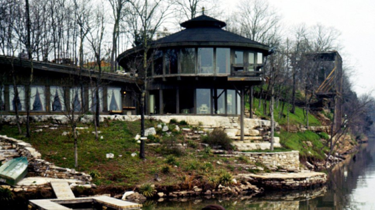 Johnny Cash Lake House
