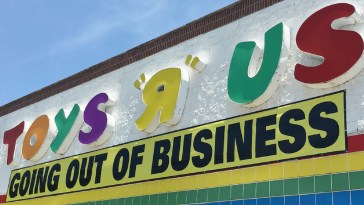 Toys R Us Closing