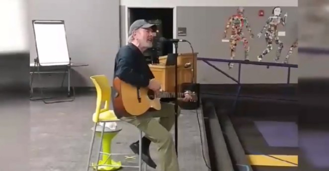 Neil Diamond Surprises Lake Christine Firefighters Battling Wildfire