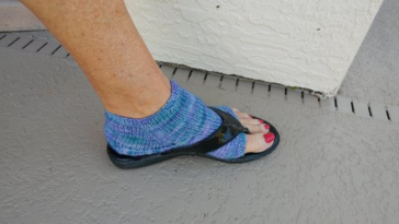 Flip-flop socks