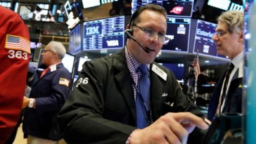 US stocks keep falling after worst loss in 8 months