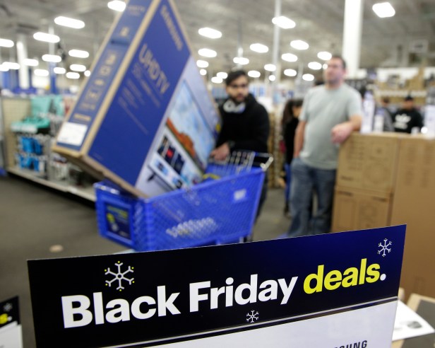 In Era of Online Retail, Black Friday Still Lures A Crowd