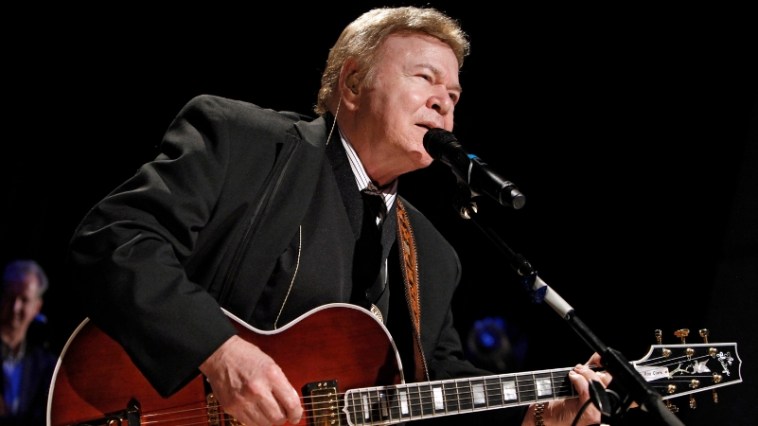 Roy Clark, Country Guitar Virtuoso, 'Hee Haw' Star, Has Died at 85