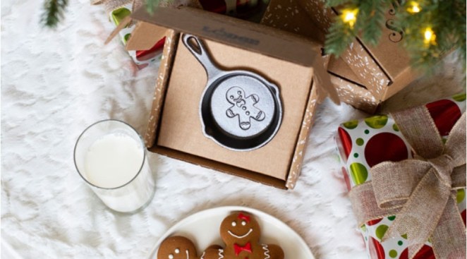 This Holiday Mini Skillet Ornament Is The Perfect Stocking Stuffer!