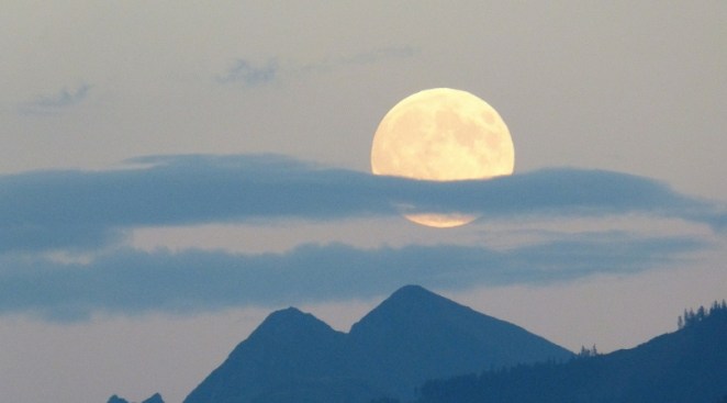 Look up! Winter Solstice Coincides with a Full Moon and a Meteor Shower This Year!