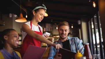 black vs white tipping at restaurants