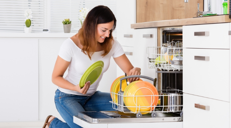 Here is Why You Should Stop Rinsing Your Dishes Before Putting Them in the Dishwasher