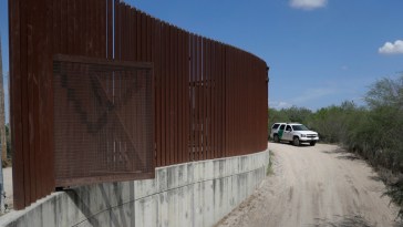 US Prepares to Start Building Portion of Texas Border Wall