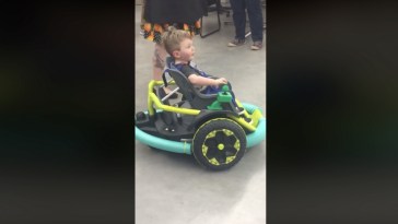 High School Students Built Power Wheelchair For 2-Year-Old Boy After Parent's Couldn't Afford One