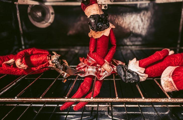 Dad Accidentally Bakes 'Elves on The Shelf' That Were Inside The Oven