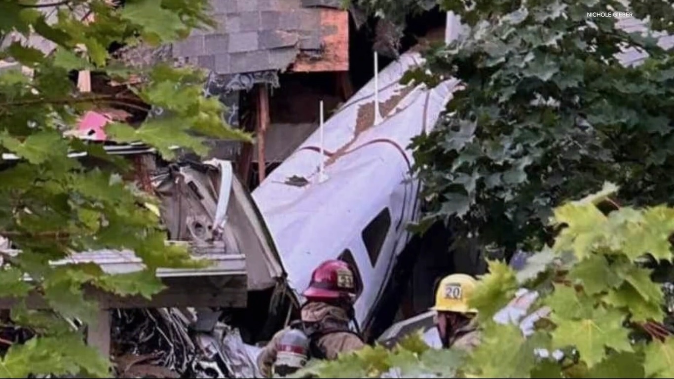 two-dead-after-plane-falls-from-sky-crashes-into-oregon-home-rare