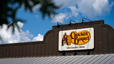 Cracker Barrel Scraps New Logo After Losing $100 Million 3 Things To Know About Controversy