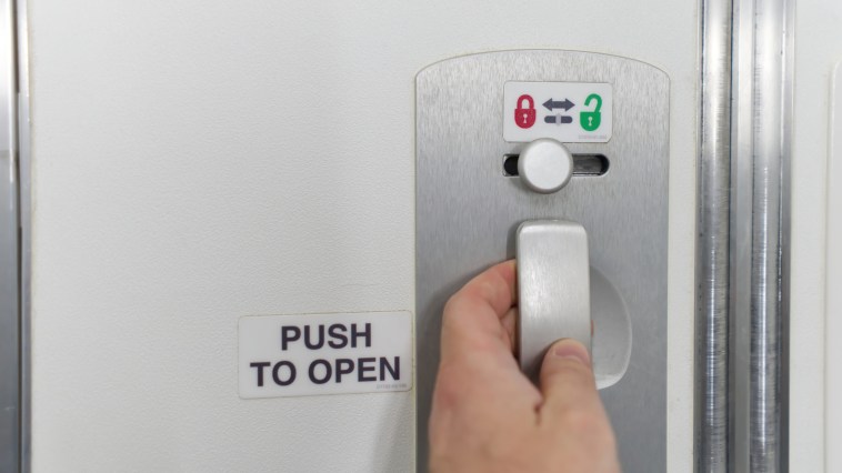 Woman Publicly Apologizes After Bathroom Visit Gets Flight Canceled For Hundreds Of People