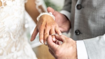 Conjoined Twins Get Honest About Marriage And The Intrusive Questions They’re Tired Of Hearing