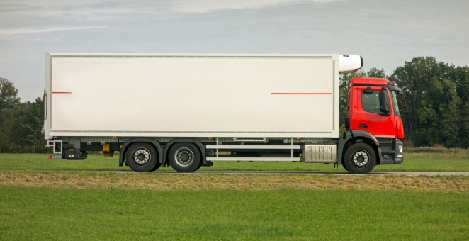 Crash With A Twist 2 Girls Found In Refrigerated Trailer After Traffic Accident