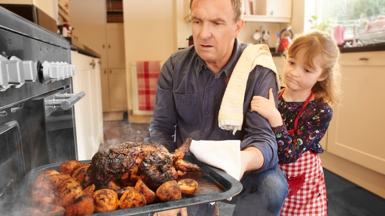 EMT Explains Why You Should Never Throw Out Burnt Food