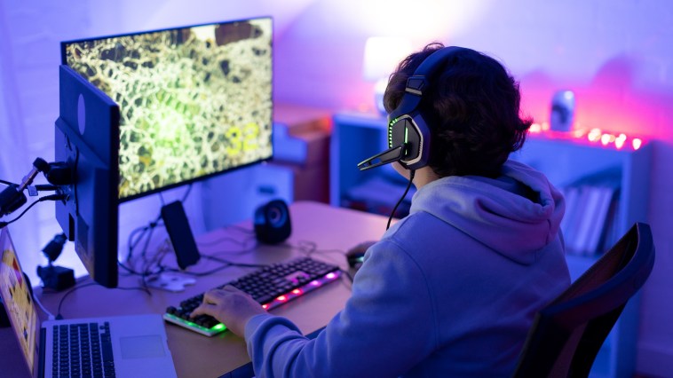 Experts Warn 'Minecraft' And 'Fortnite' Kids Are At Greater Risk Of This Dangerous Issue