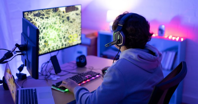 Experts Warn 'Minecraft' And 'Fortnite' Kids Are At Greater Risk Of This Dangerous Issue