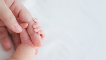 Quick Reaction From Police Officer Saves Choking Toddler