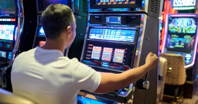 'Minecraft' And 'Fortnite' Kids Are At Risk Of This Dangerous Issue