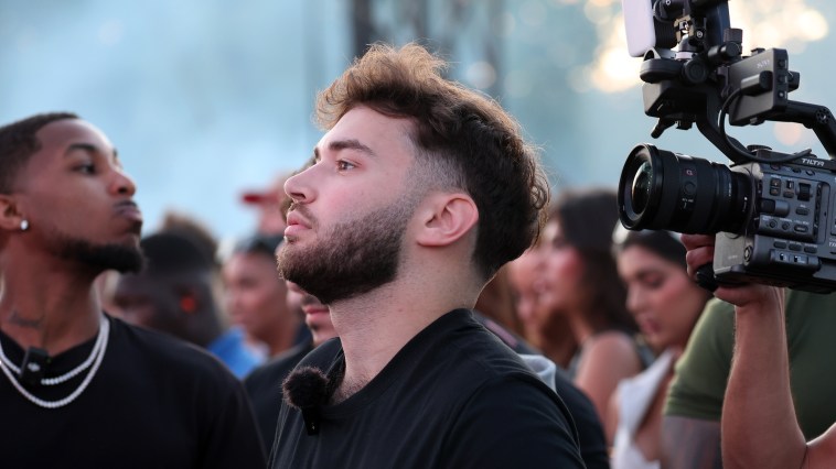 Need A Barber Streamer Adin Ross Offers $20K For Someone To Cut His Hair