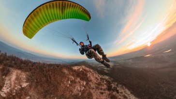 Paraglider Comes Close To Death All Thanks To A Balloon