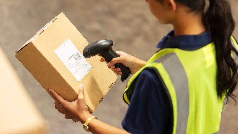 Texas Karen Loses It On Delivery Driver For Not Speaking English, Daughter Apologizes