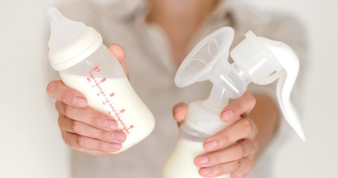woman asked to leave airport lounge over pumping breastmilk