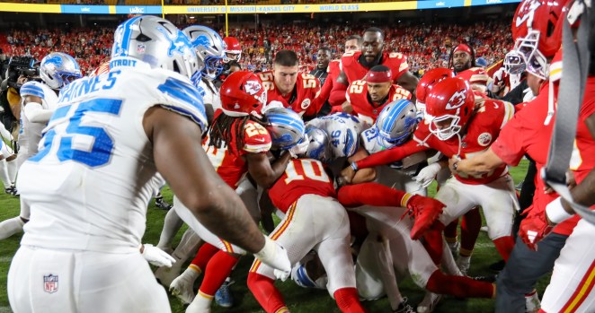 All-Out Brawl Erupts Between Players After Chiefs-Lions Game