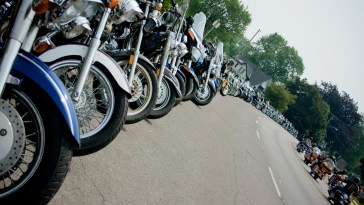 Detective Who Died In A Crash Is Honored By Hundreds Of Bikers