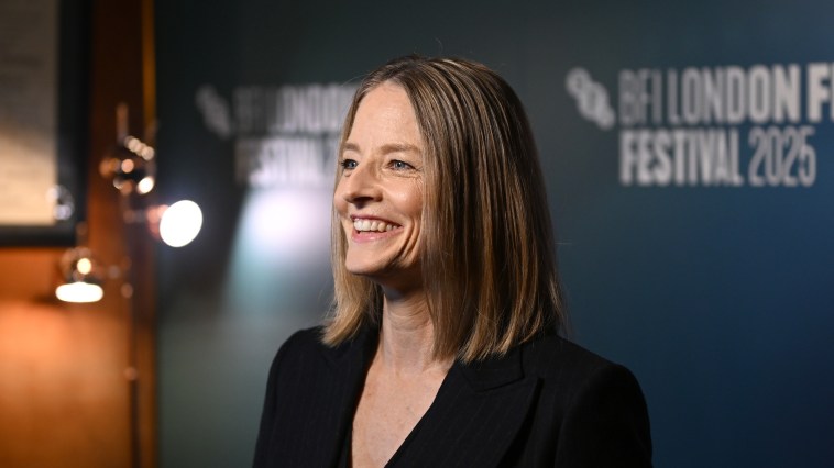 Jodie Foster Reflects On Hosting 'SNL' At 14