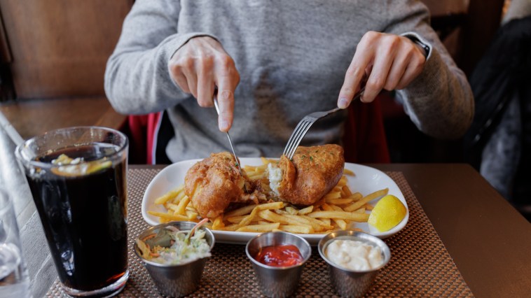 Missouri Restaurant Fights Back Against 'Dine-And-Dasher' Who Paid With Phony Cash