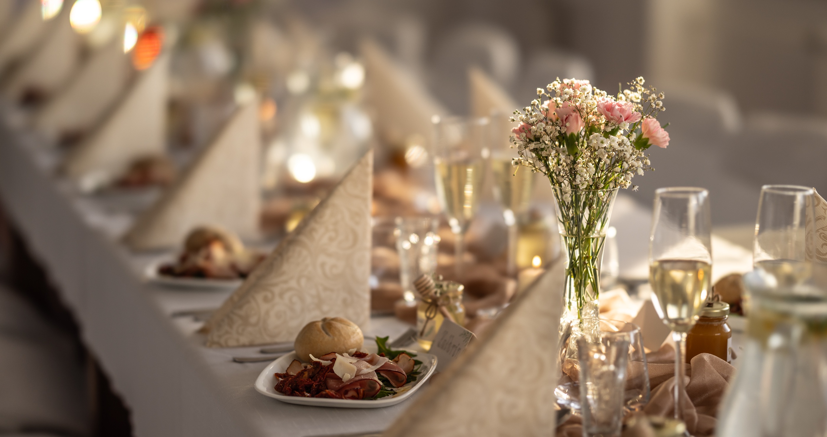 NYC Bride Throws Extravagant Dream Wedding At Grand Central Terminal