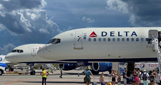Passengers In Shock As 2 Delta Jets Collide On Taxiway At LaGuardia Airport