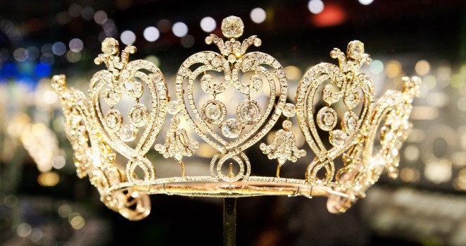 Robbers Swiped Millions Of Dollars In Jewels From Louvre Museum