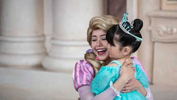 The Sweet Disney Hug Rule That’s Melting Everyone’s Hearts