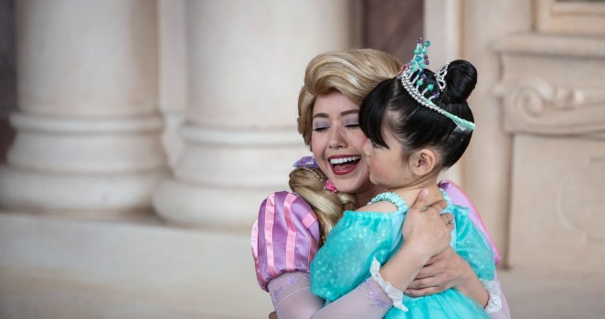 The Sweet Disney Hug Rule That’s Melting Everyone’s Hearts