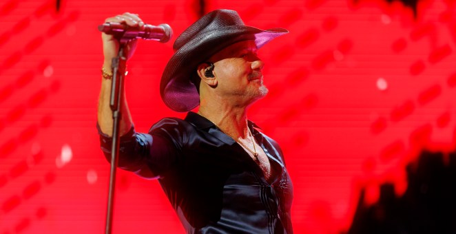 Tim McGraw Helps Man Perform The Ultimate Proposal Watch