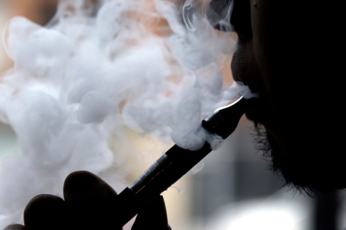 E-cigarettes have been linked to a pretty gruesome lung condition