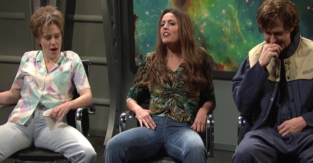 SNL Cast Members Can’t Keep a Straight Face in Both These Skits