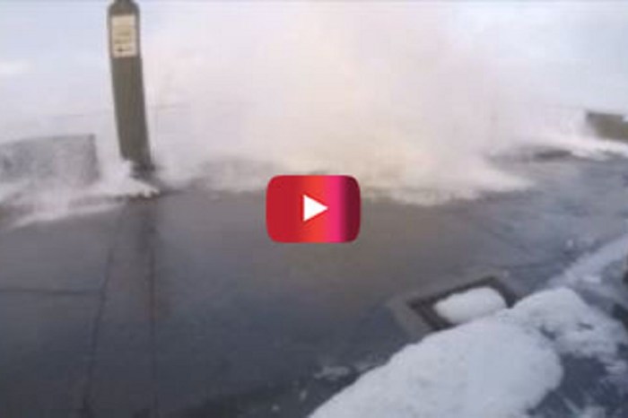 A woman saw these waves coming her way but instead of moving, she witnessed this insane show