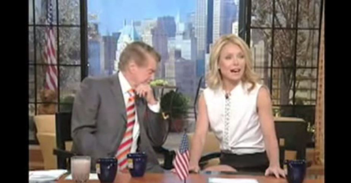 Kelly Ripa Once Had A Wardrobe Malfunction On “live” And Regis Admitted