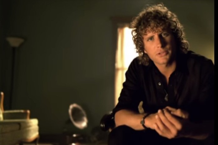 Flashback to the time when everyone was in love with Dierks Bentley’s curls