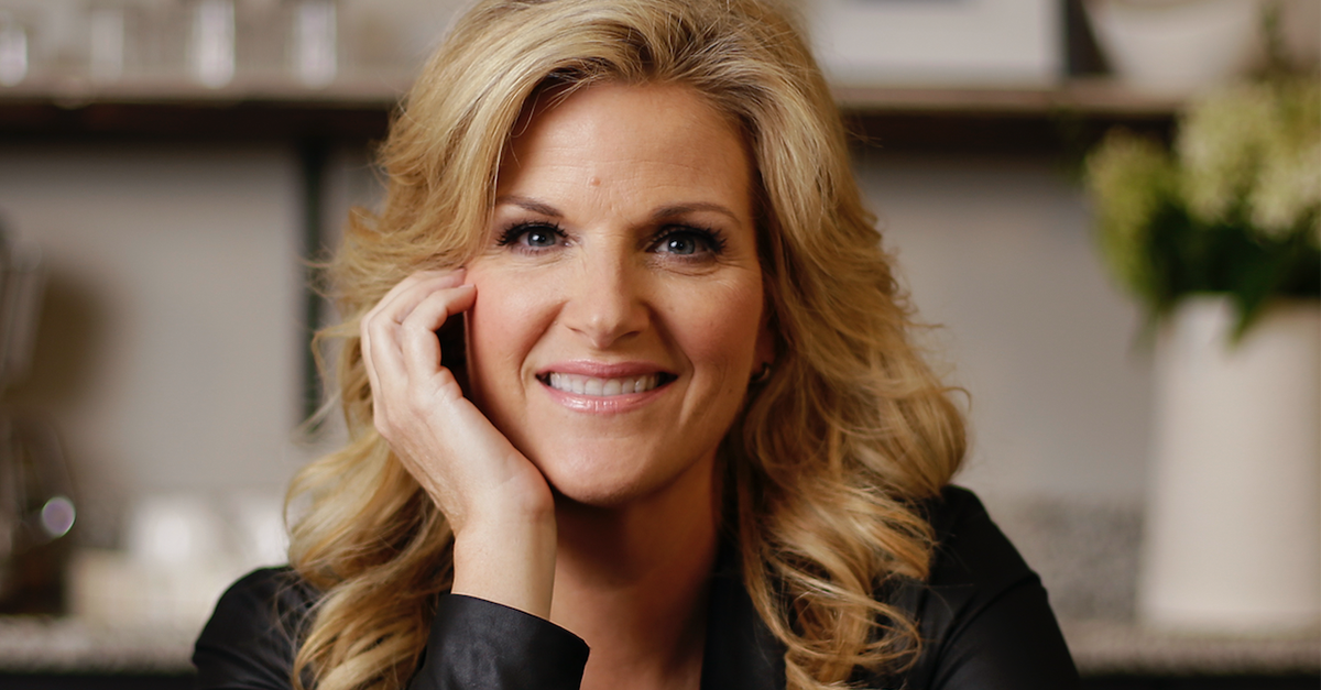 Trisha Yearwood promises to bake cake with fan with terminal cancer ...