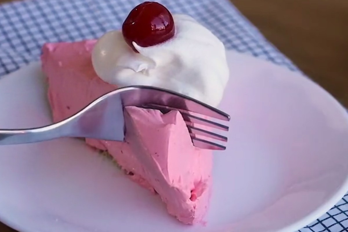 You’ll be delighted when you learn how this cherry pie gets its pretty pink color