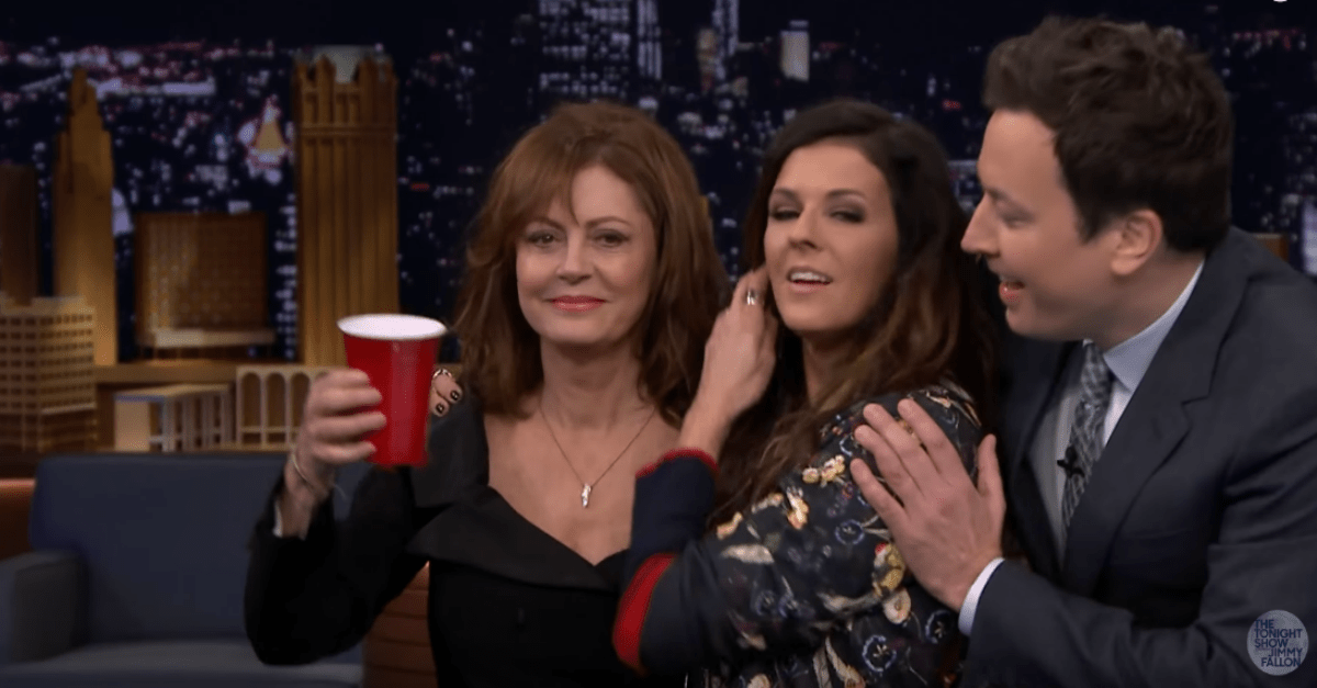 Little Big Town, Susan Sarandon and Elijah Wood join Jimmy Fallon for a wild game of “Musical Beers”