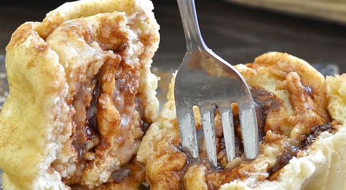 In just one minute, you can make a delicious cinnamon roll in the microwave