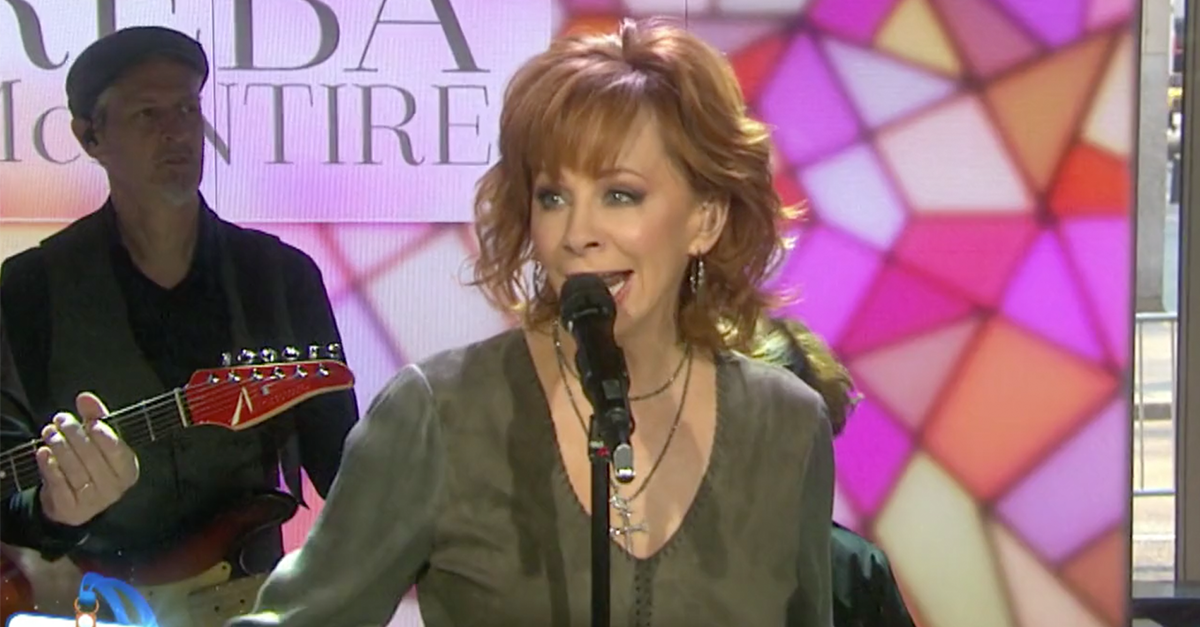 Watch Reba Mcentire Turn In A Fiery Performance Of One Of Her Most Beloved Hymns Rare Country